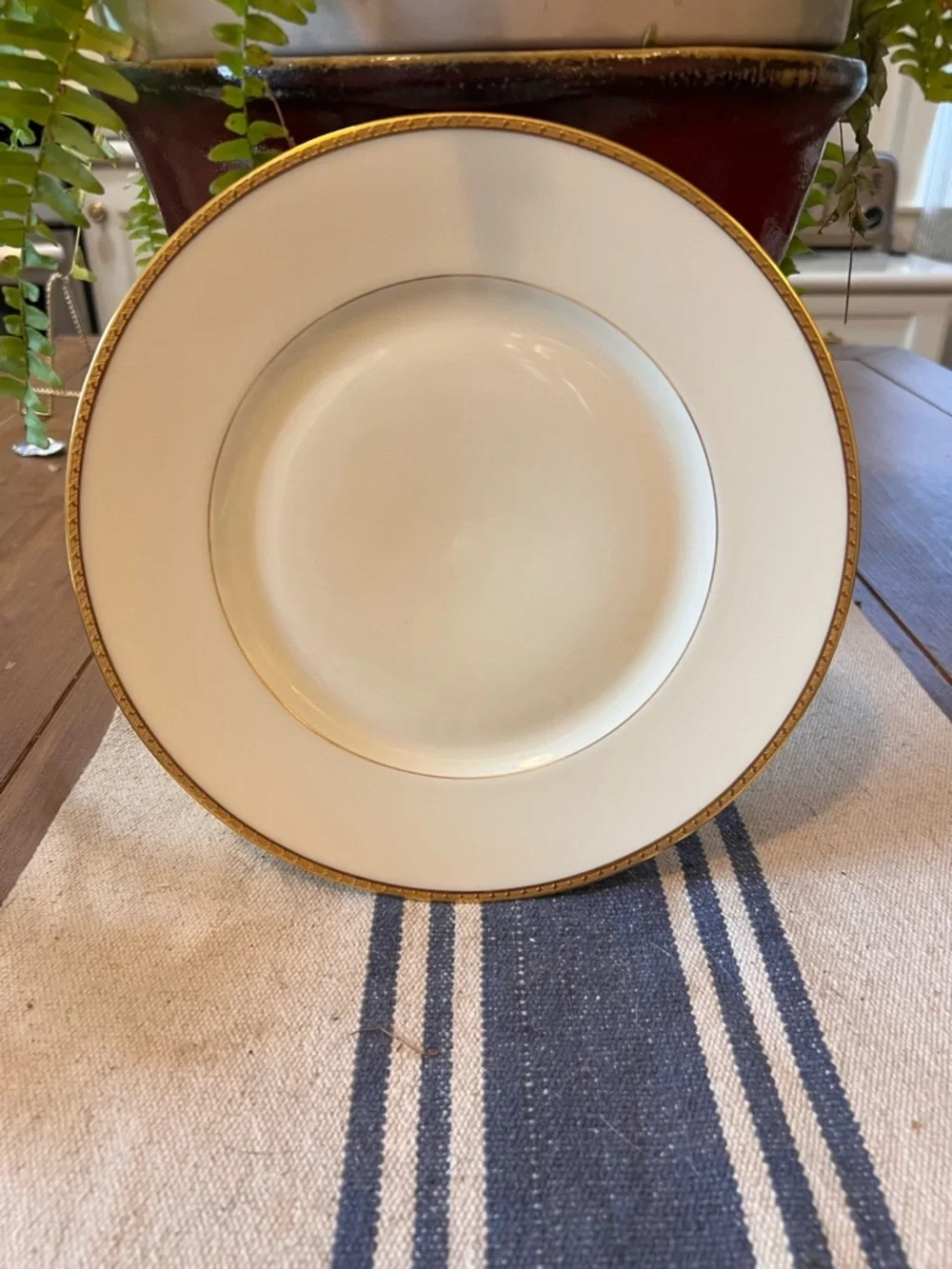 4 Black Knight Trianon Luncheon Salad Plates 9 1/4” Gold Encrusted Bavaria